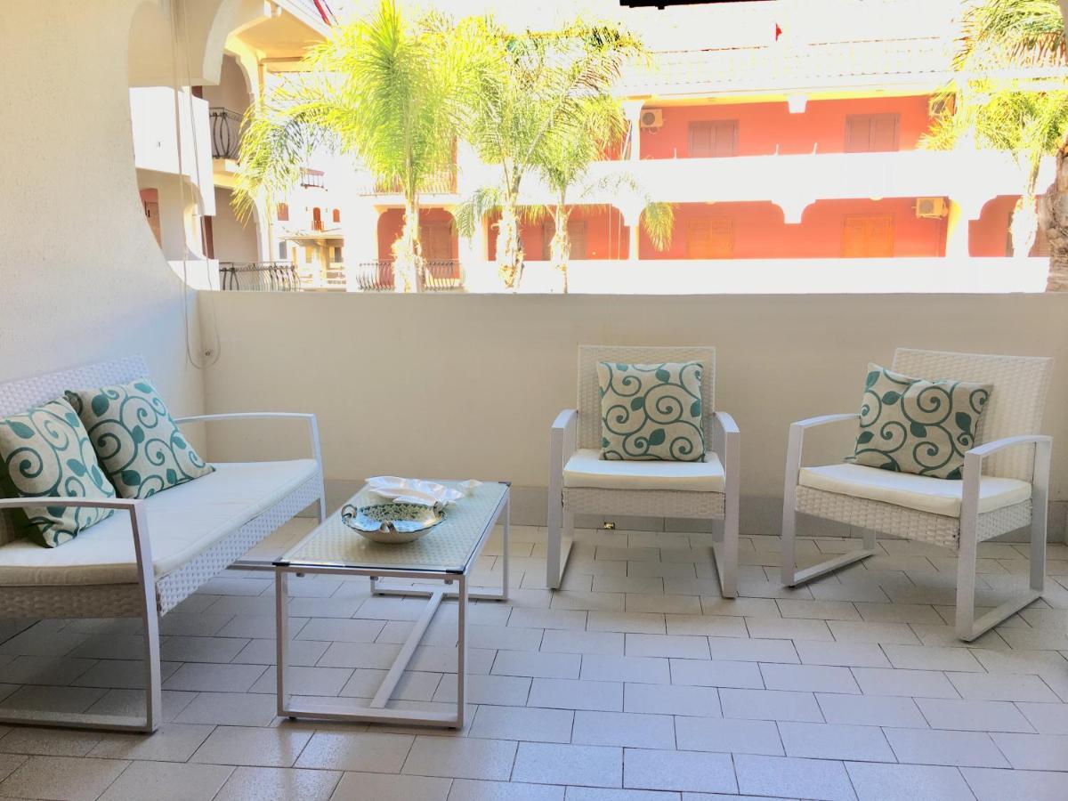 Apartamento Baia Degli Dei - Living La Nike Giardini-Naxos Exterior foto